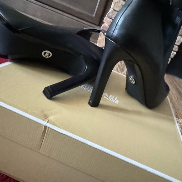 MICHAEL Michael Kors Shoes - Michael Kors, Lawson, open toe black size 6 1/2 shoes new box